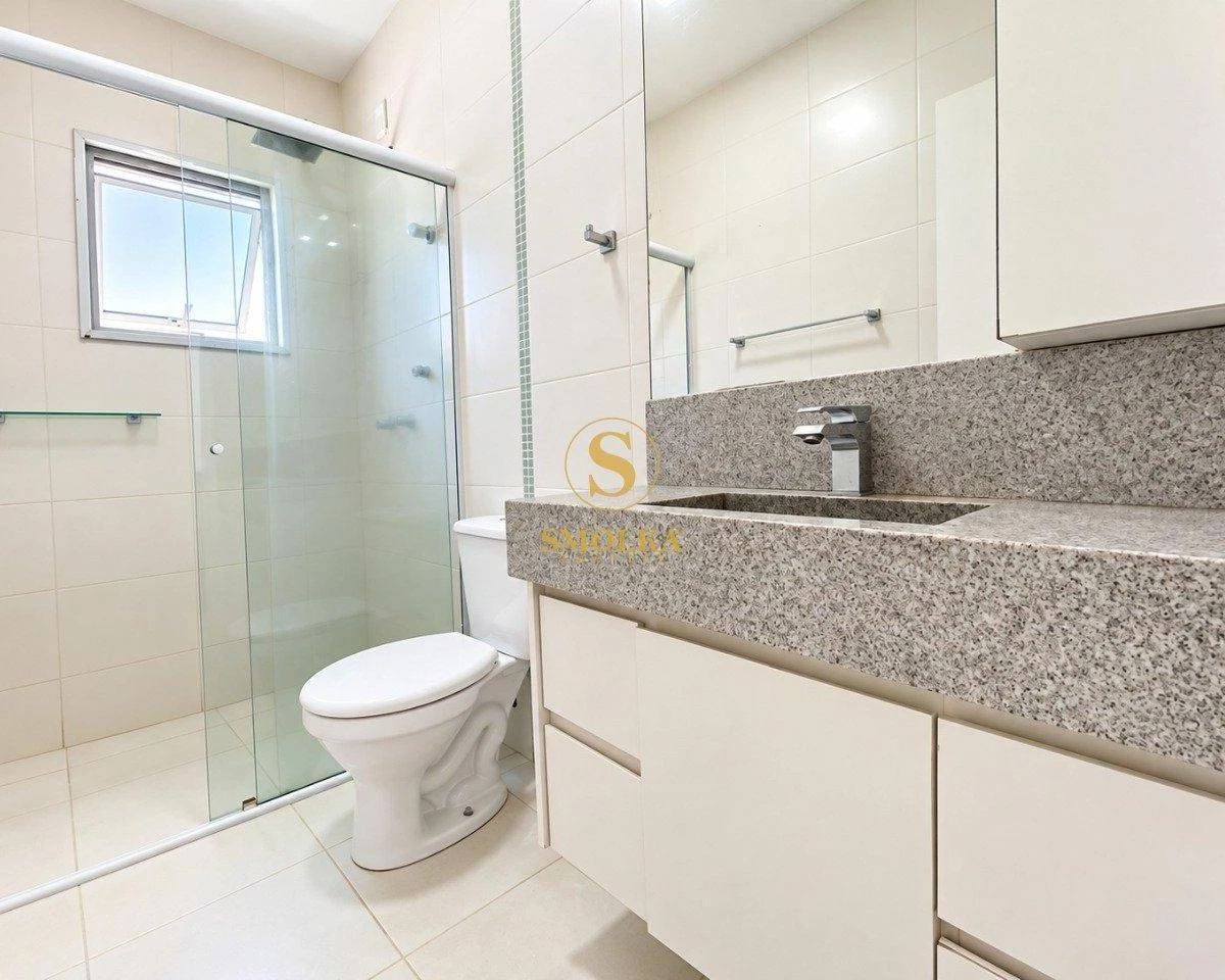3-bedroom house with a walk-in closet in Florianópolis — photo 30