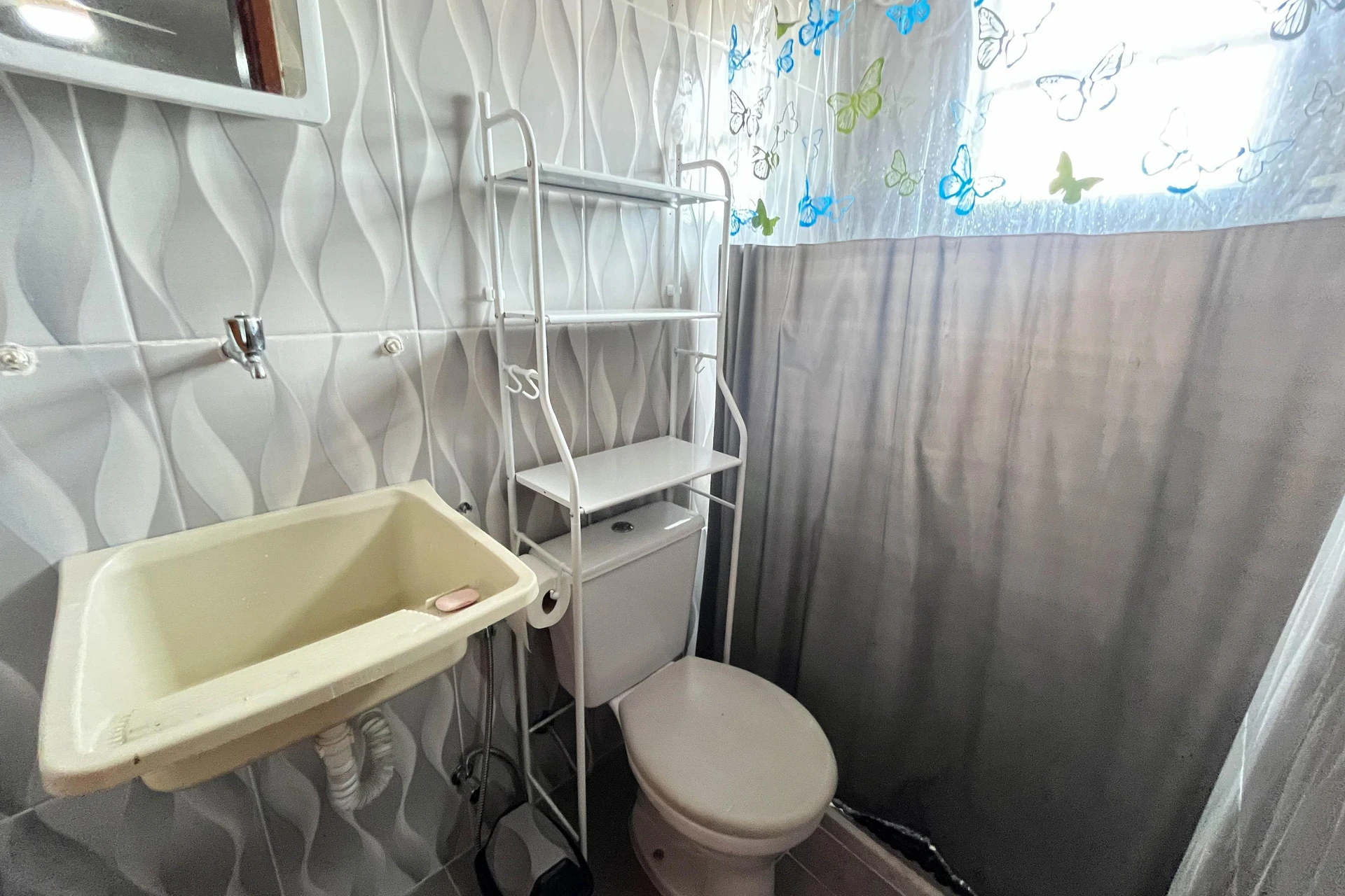 Furnished 1-bedroom apartment with no parking — photo 11