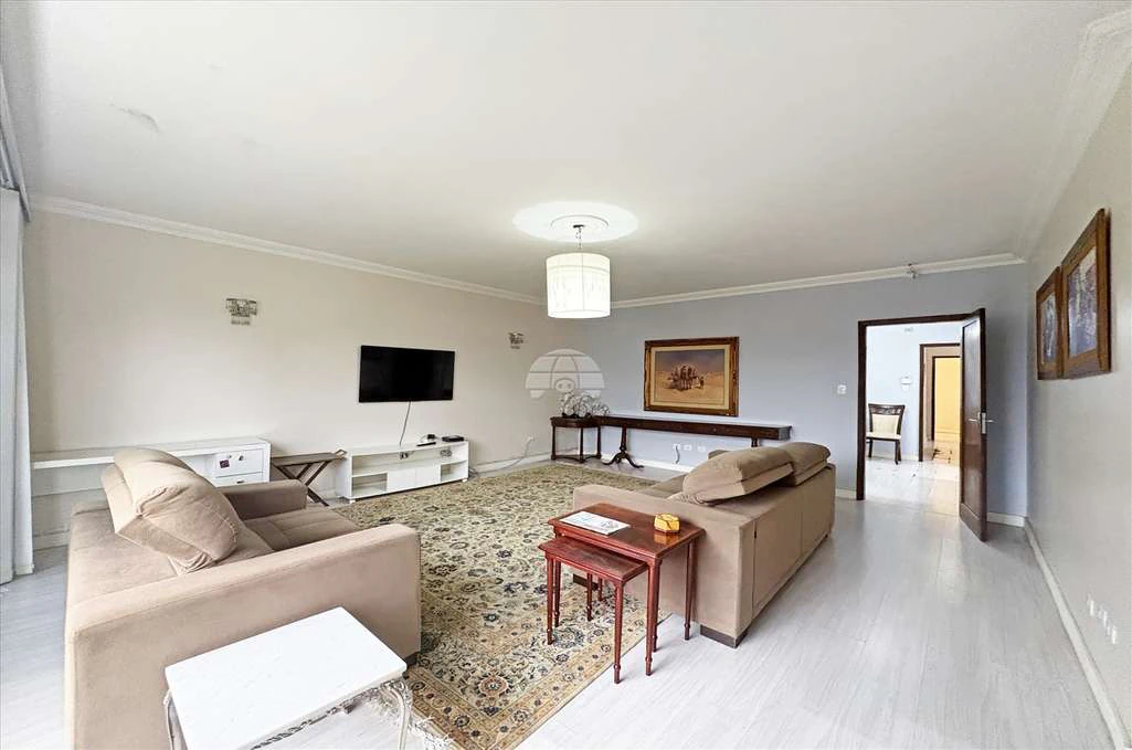 Single-level house with 3 bedrooms and 2 baths, 300 m²