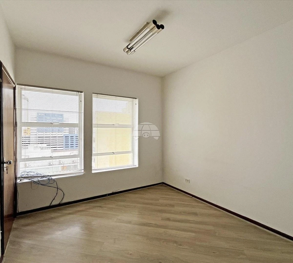Departamento con piso de madera o laminado en Curitiba — photo 11