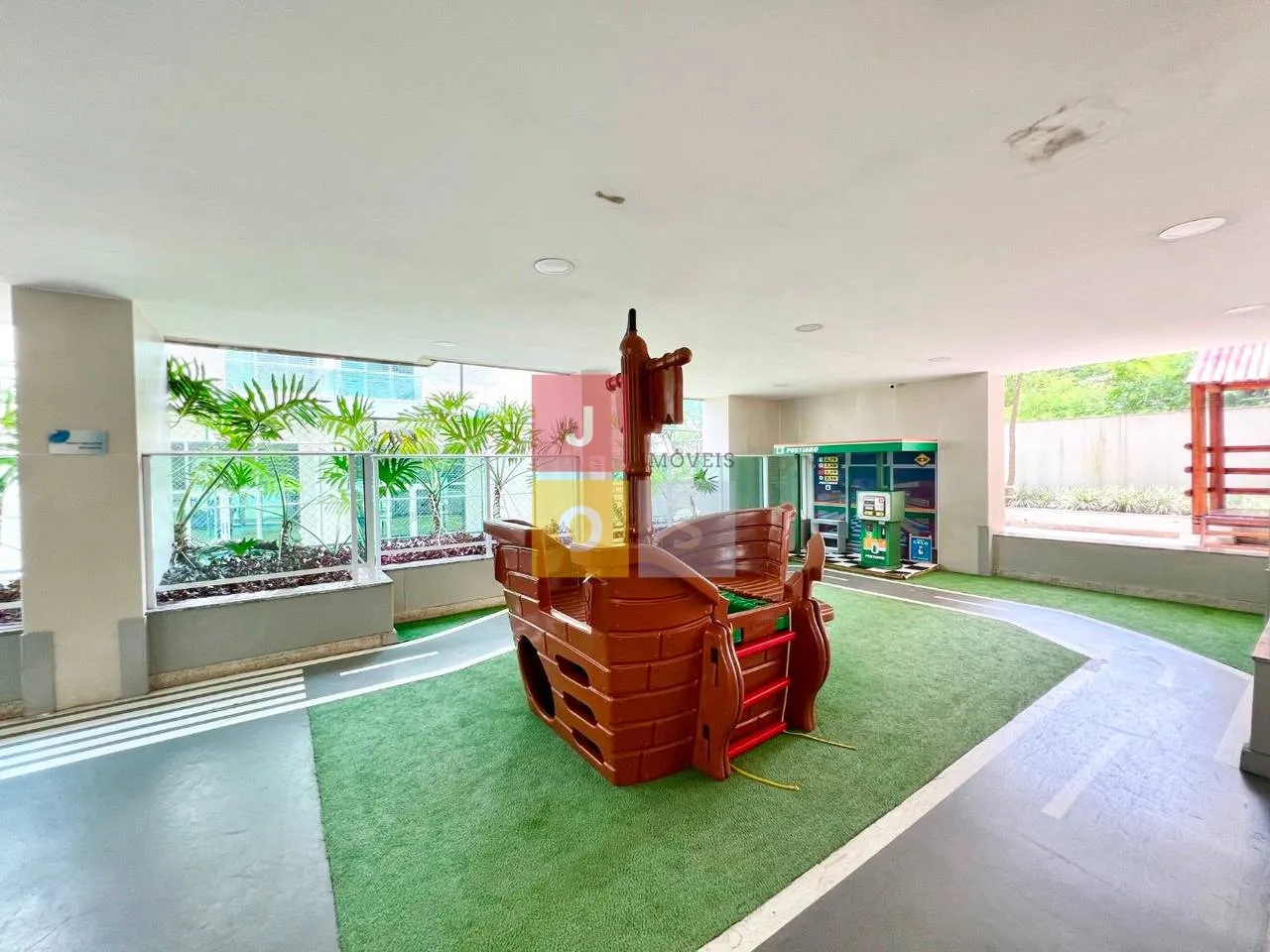 Furnished 4-bedroom suite apartment with 156 m² — photo 132