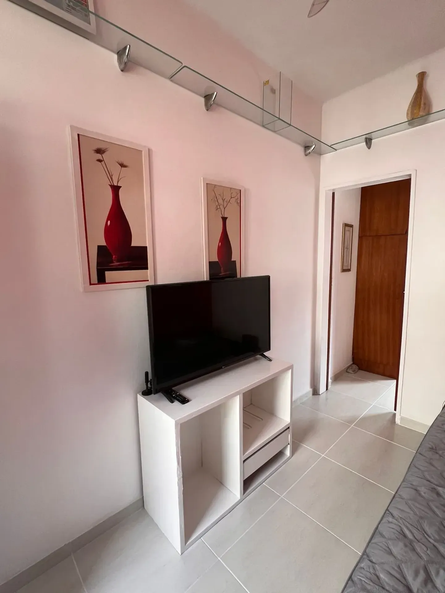 Furnished 40 m² apartment with balcony and 1 bedroom — photo 9