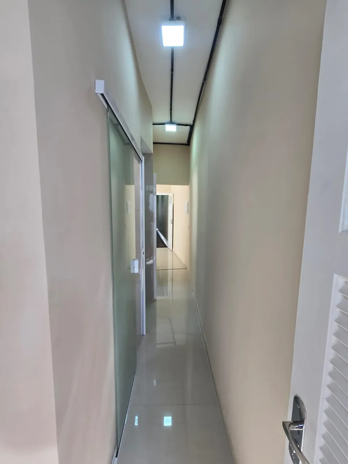 Apartamento de 3 quartos com piso de madeira ou laminado — photo 7