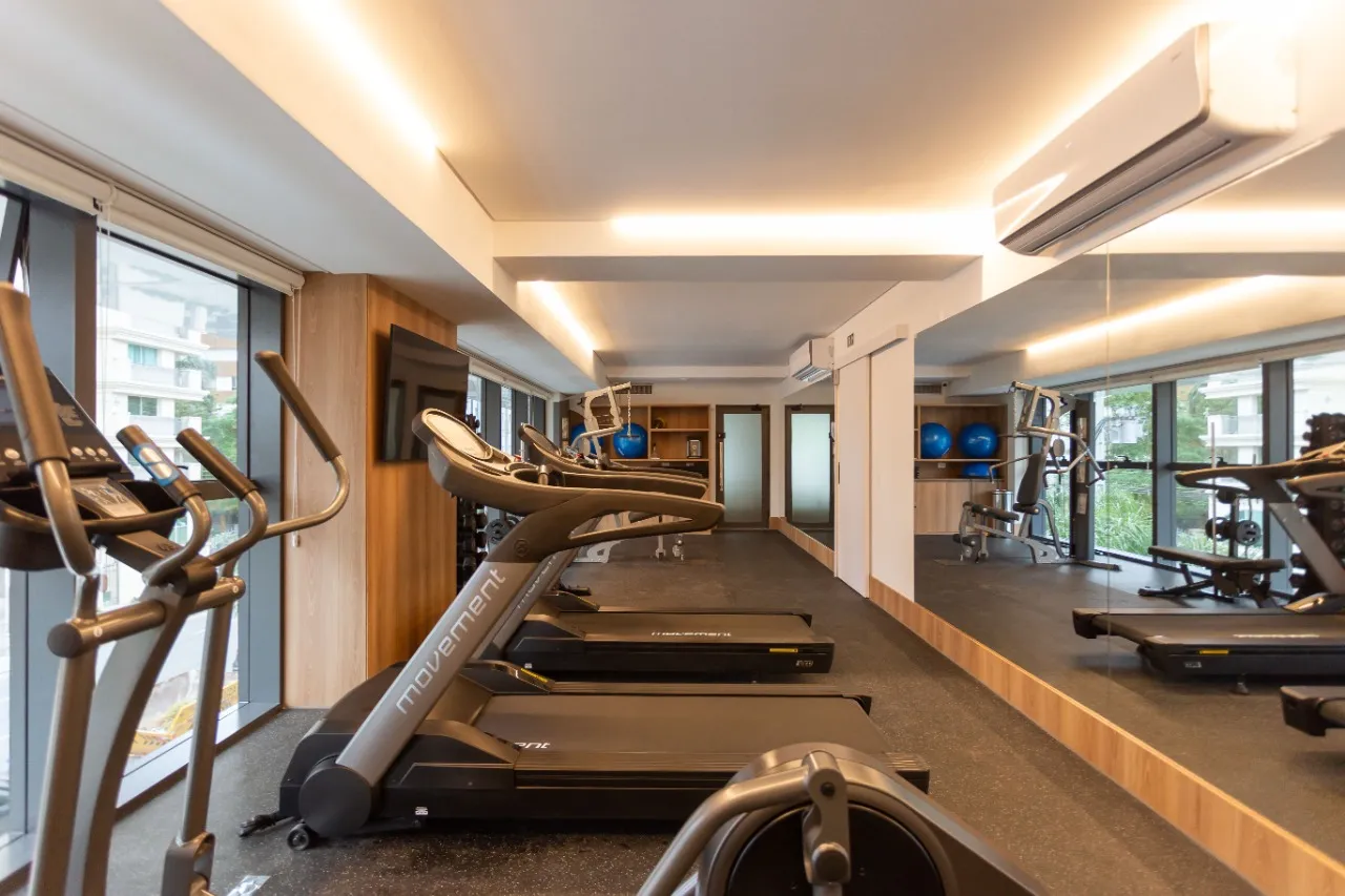 3-bedroom apartment in a building with a gym — photo 35