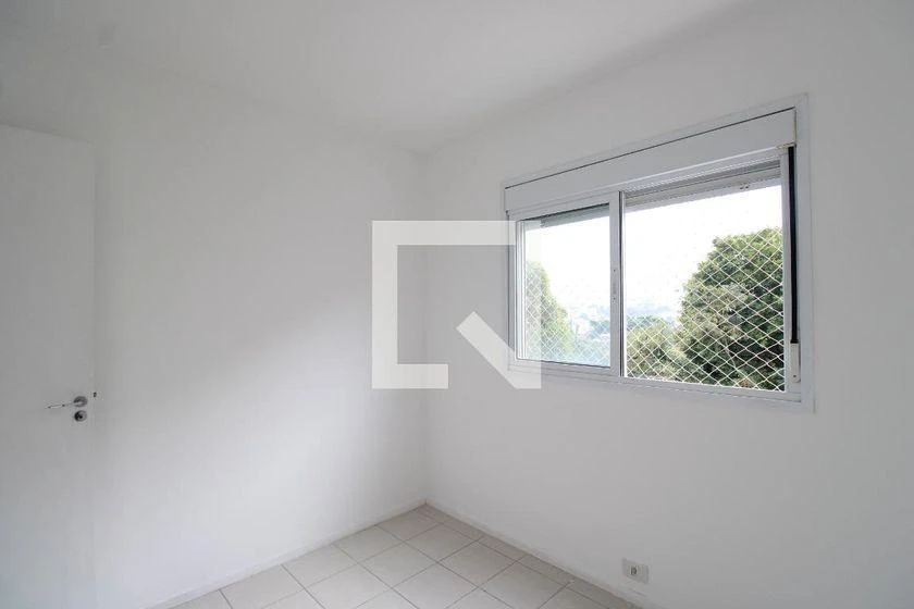 Balcony with a grill in a 3-bedroom apartment, 74 m² — photo 35