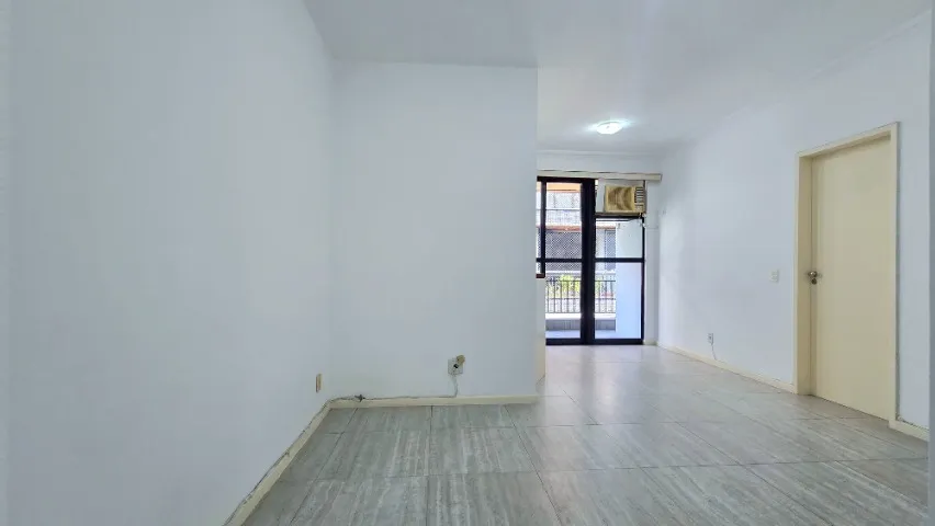 One-bedroom apartment in a building with a gym — photo 8