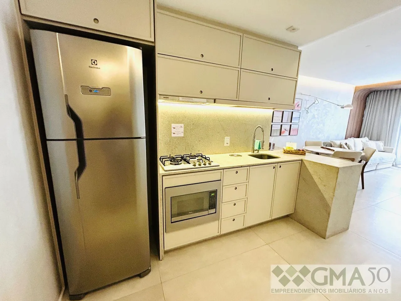 Furnished 2-bedroom apartment with open-plan kitchen — photo 5