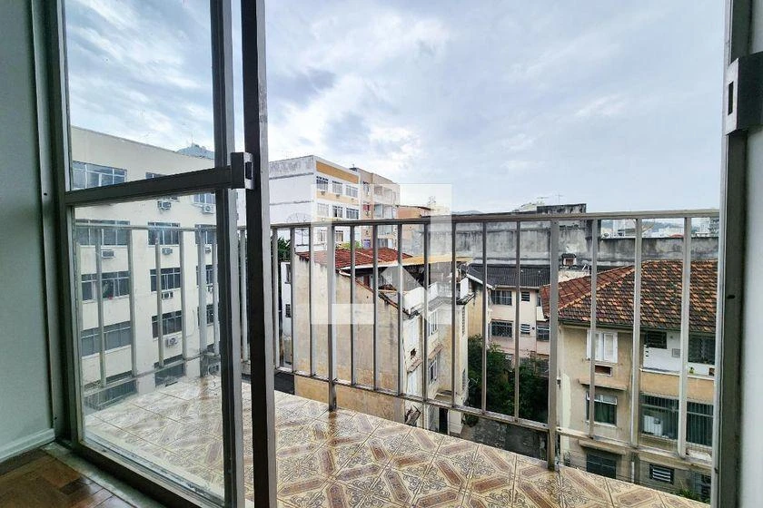 2-bedroom apartment in a building with a pool — photo 7