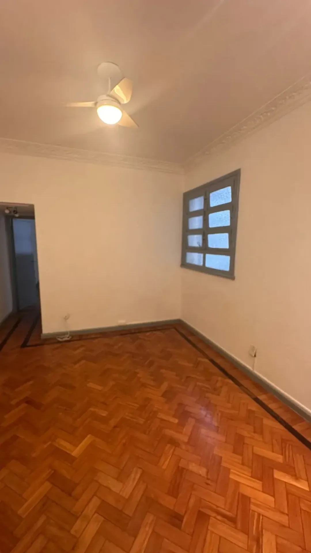 Departamento de 1 dormitorio con piso de madera o laminado — photo 13