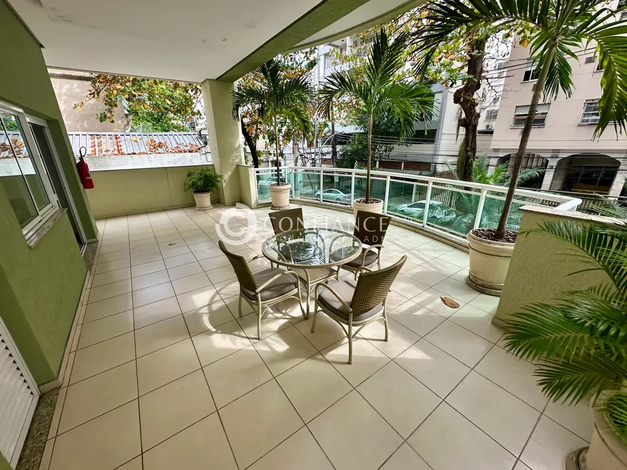 2-bedroom apartment with 2 bathrooms and a balcony — photo 32