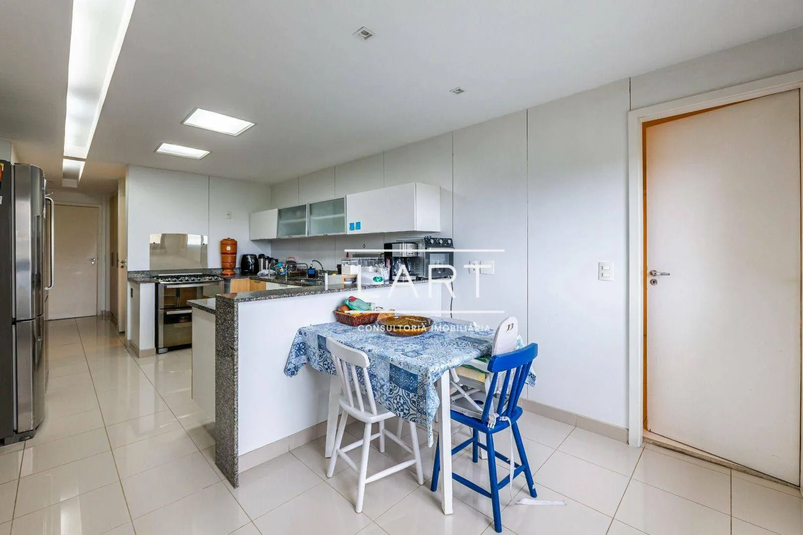 4-bedroom apartment with gas open-plan kitchen and 233 m² — photo 27