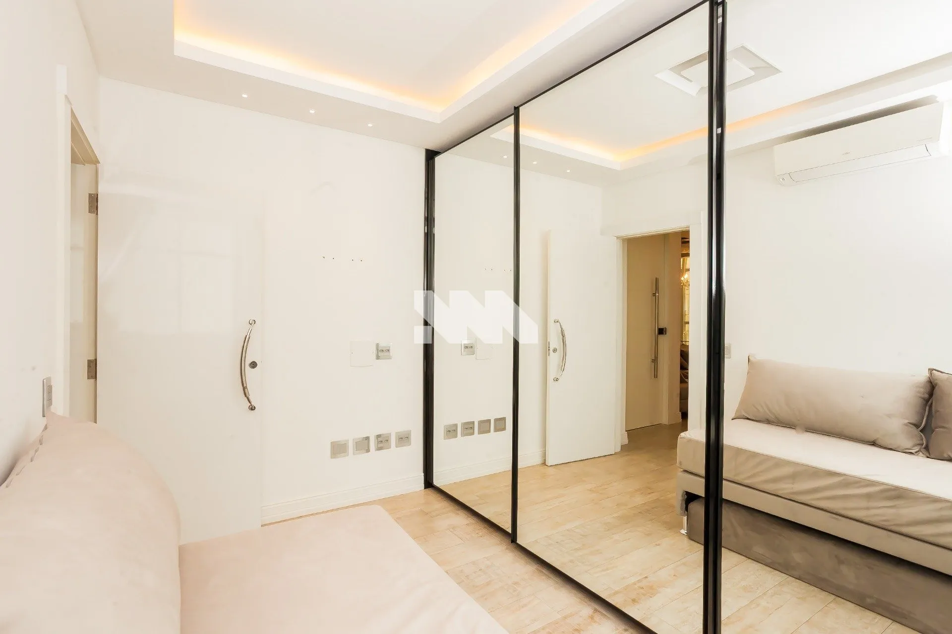 Furnished 154 m² apartment on the 9th floor — photo 47