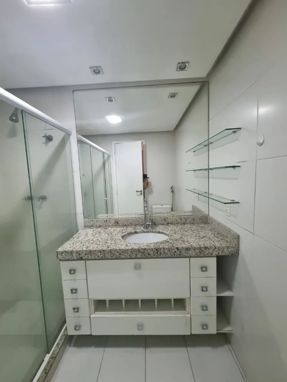 Unfurnished 3-bedroom apartment with gas kitchen — photo 4