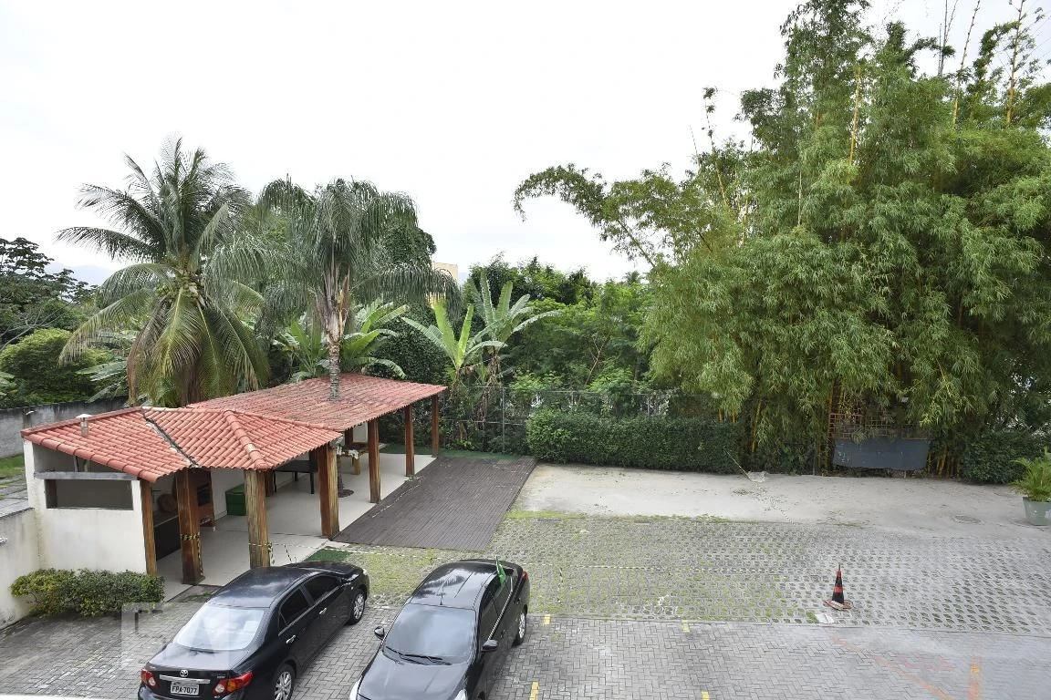 2-bedroom apartment in a building with a pool — photo 6