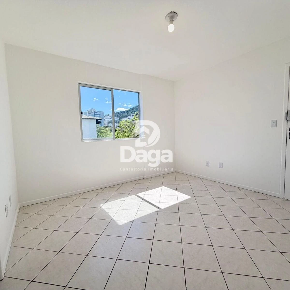 2-bedroom apartment with a separate kitchen and parking — photo 11