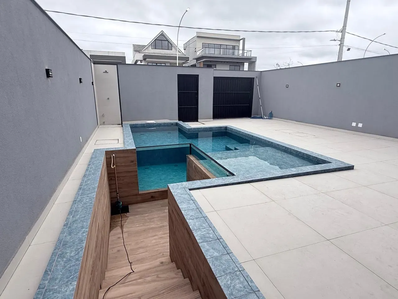 Private pool in a 5-bedroom house, 410 m² — photo 25