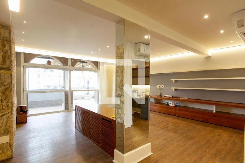 Apartamento de 200 m² com closet e espaço de home office