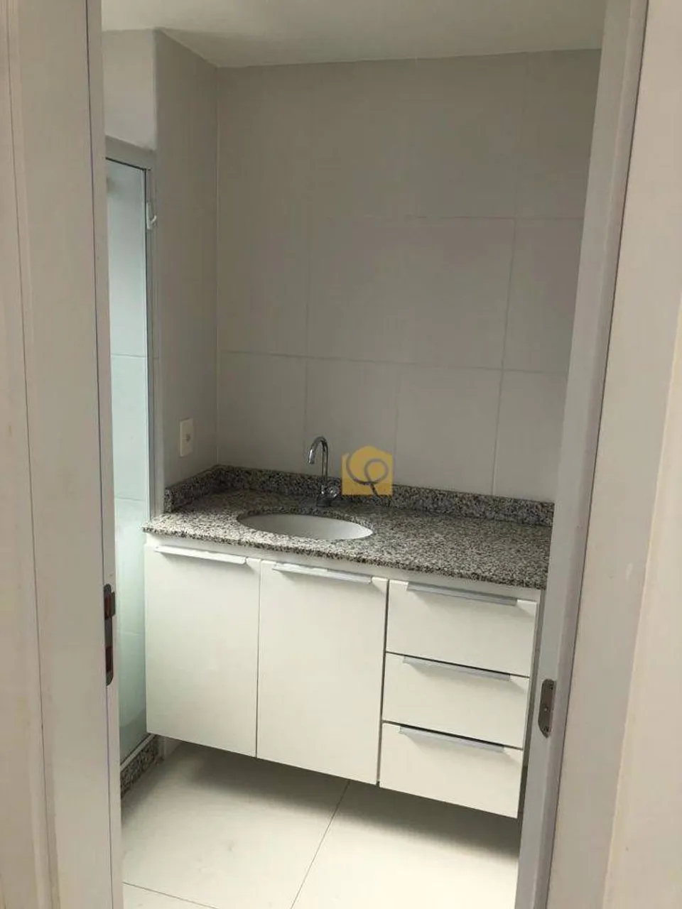 Unfurnished apartment with 3 bedrooms and balcony grill — photo 17
