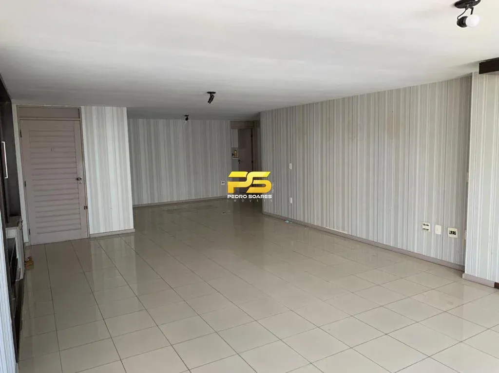 204 m² apartment with 3 en-suite rooms and 2 parking spots