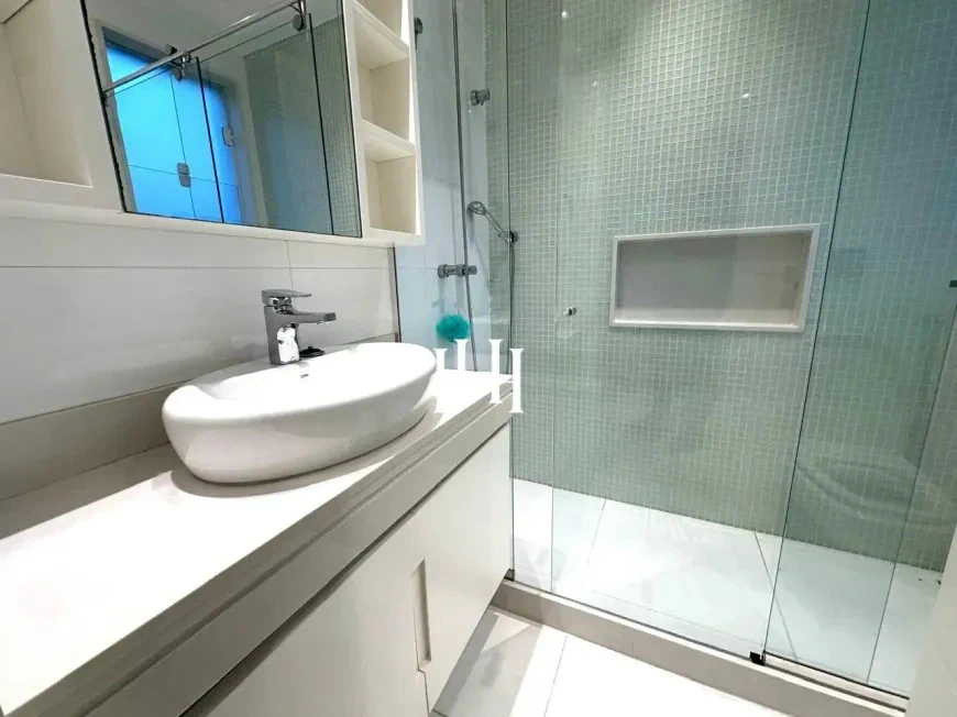 Furnished house with 7 bedrooms, 5 en-suites, 750 m² — photo 19