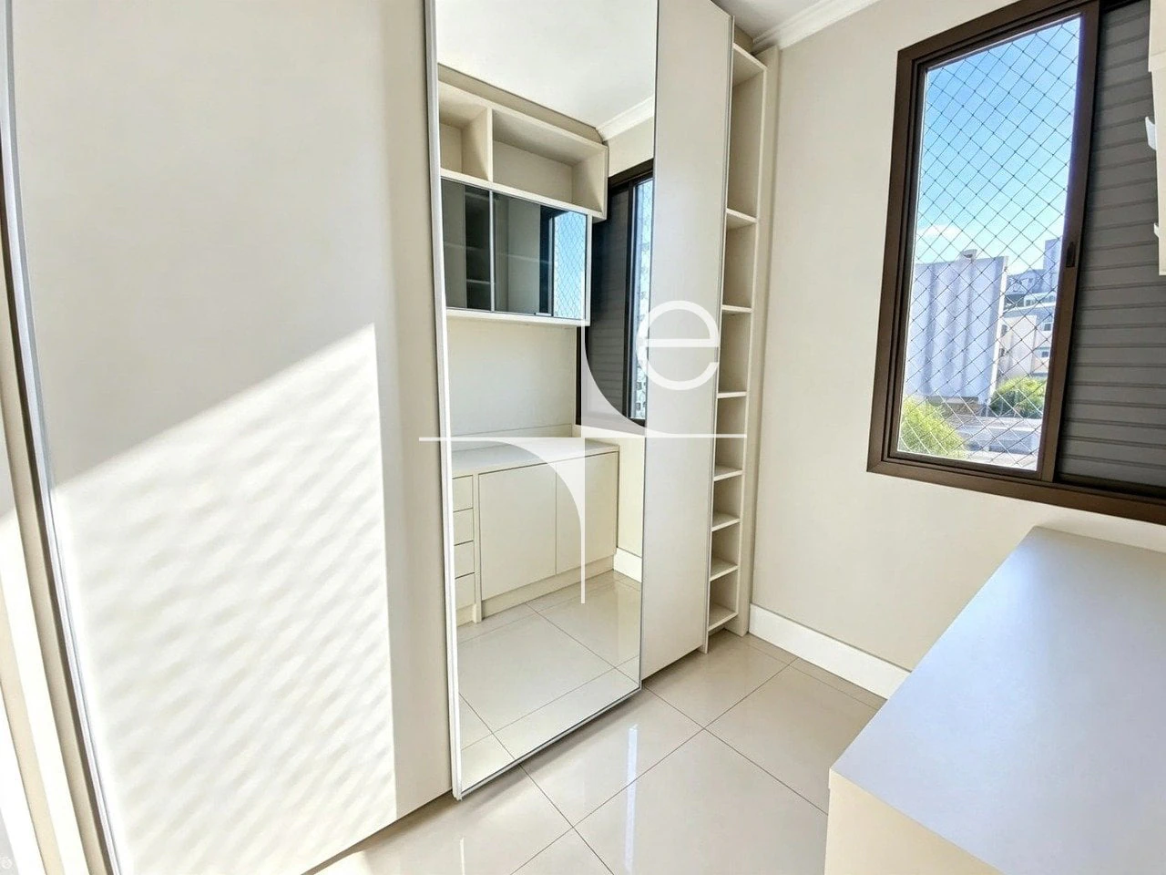 Apartamento de 4 quartos com janelas do piso ao teto, Centro — photo 13