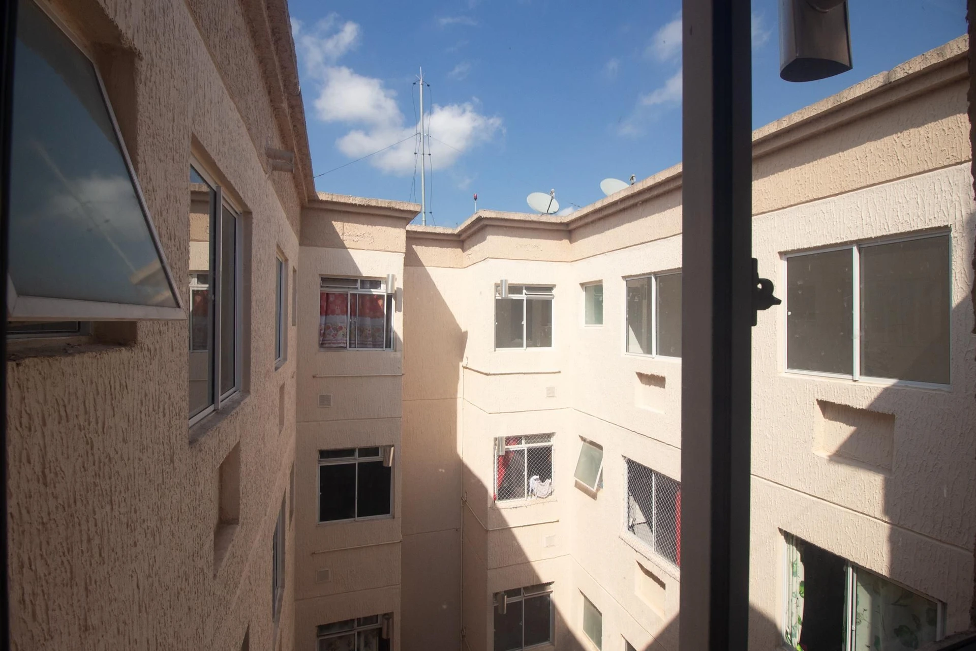 Furnished apartment with 2 bedrooms and an open kitchen — photo 30