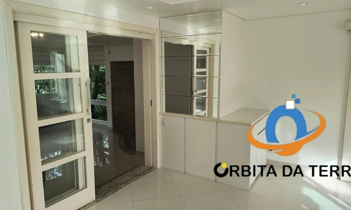 5-bedroom house with a bathtub in Curitiba — photo 23