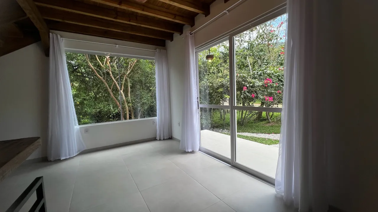 One-bedroom house with a park view — photo 10
