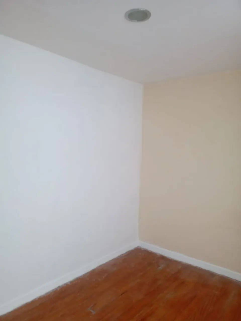 2-bedroom apartment with 1 bathroom, no parking — photo 2