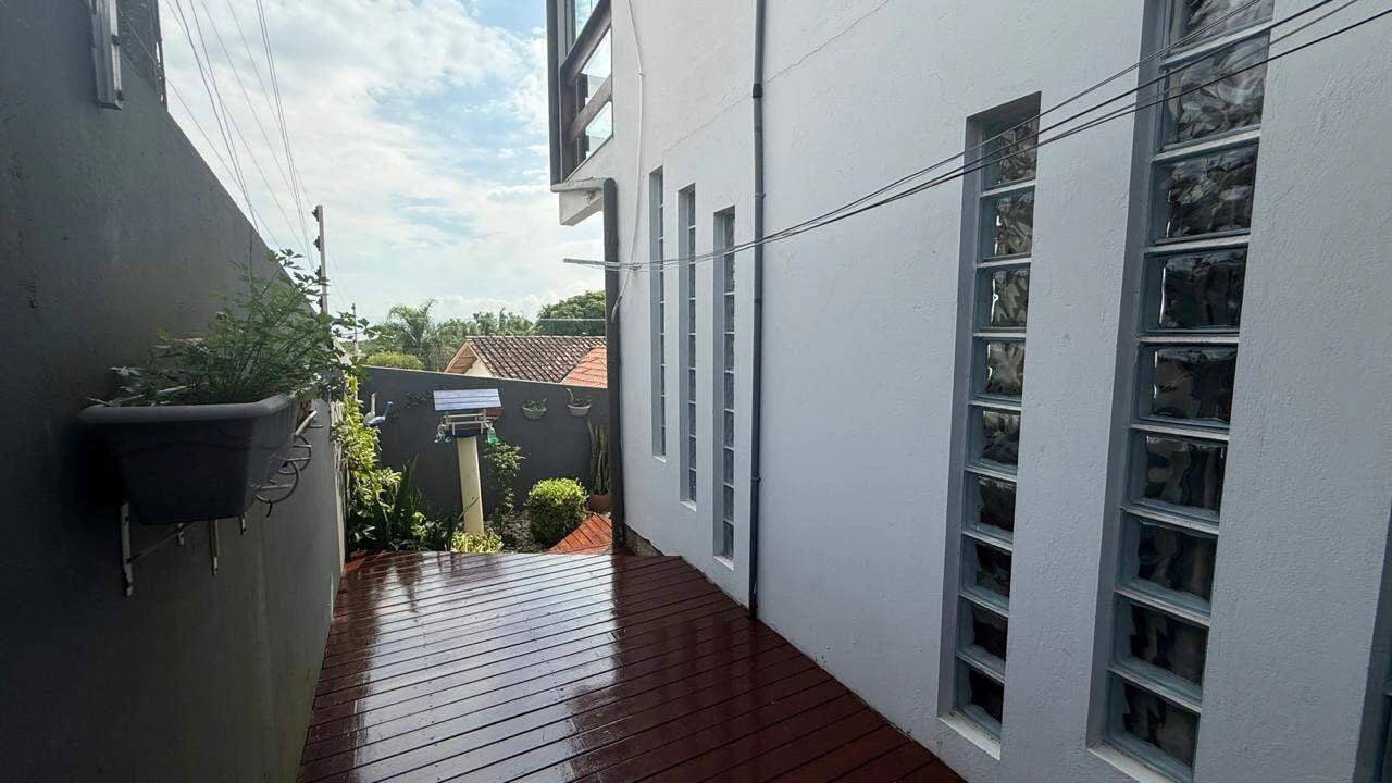 Ventanales de piso a techo y 3 dormitorios: casa de 60 m² — photo 18
