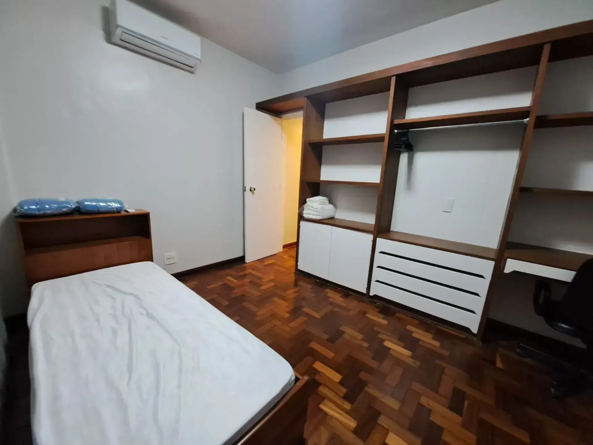 Furnished apartment with 4 bedrooms and 4 bathrooms — photo 33