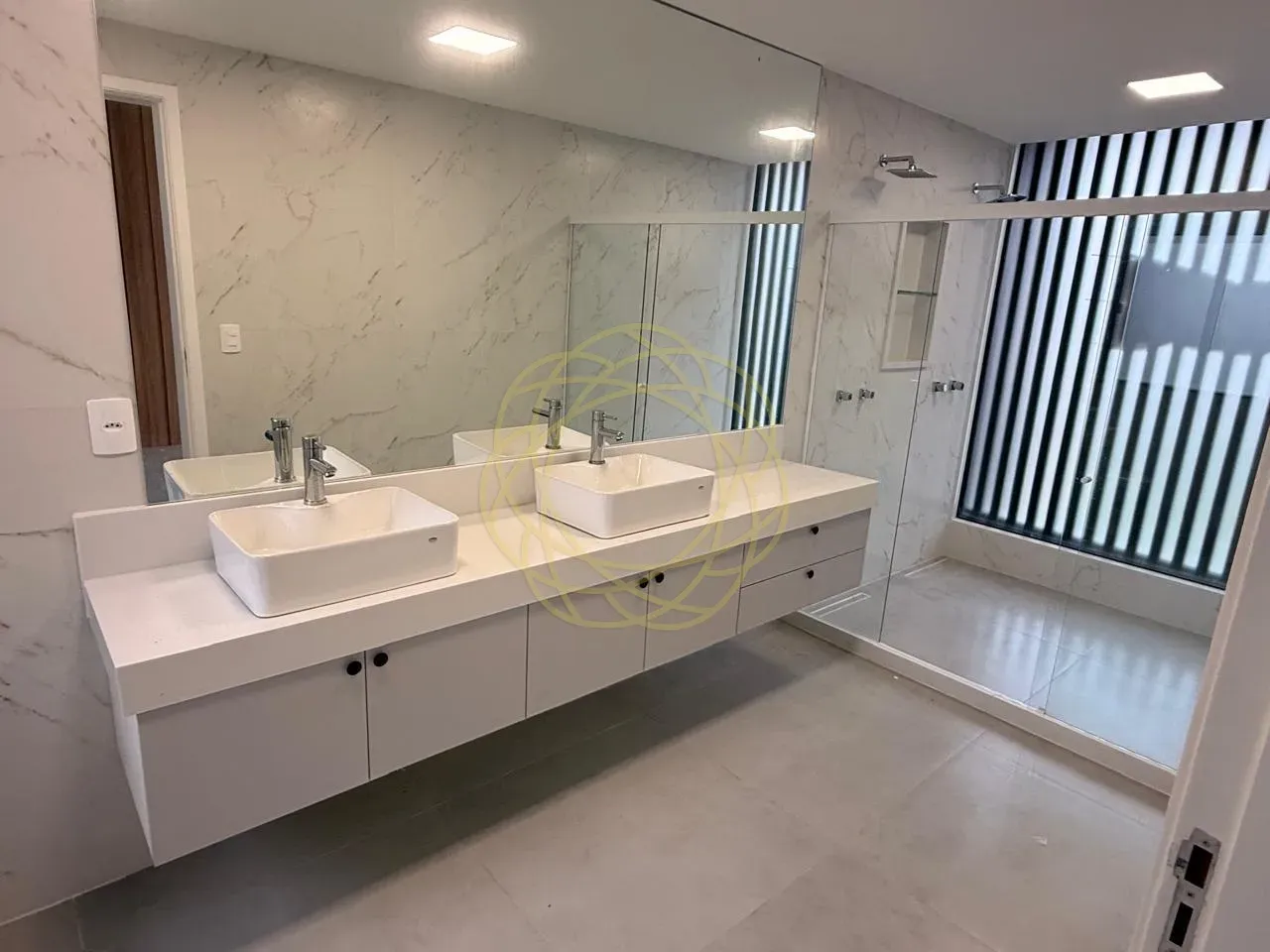 Casa com 4 quartos e 5 banheiros, 280 m² — photo 24