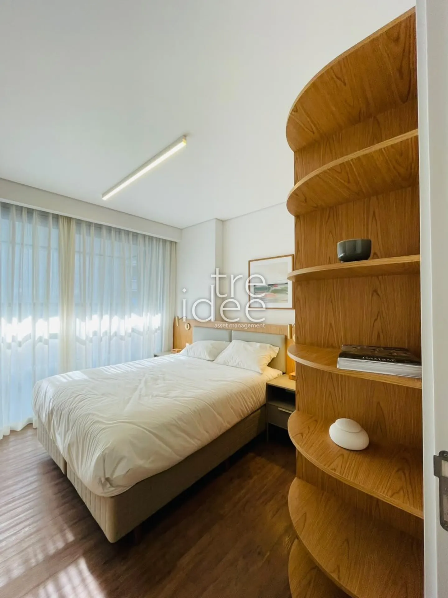 Furnished 1-bedroom apartment with an open-plan kitchen — photo 19