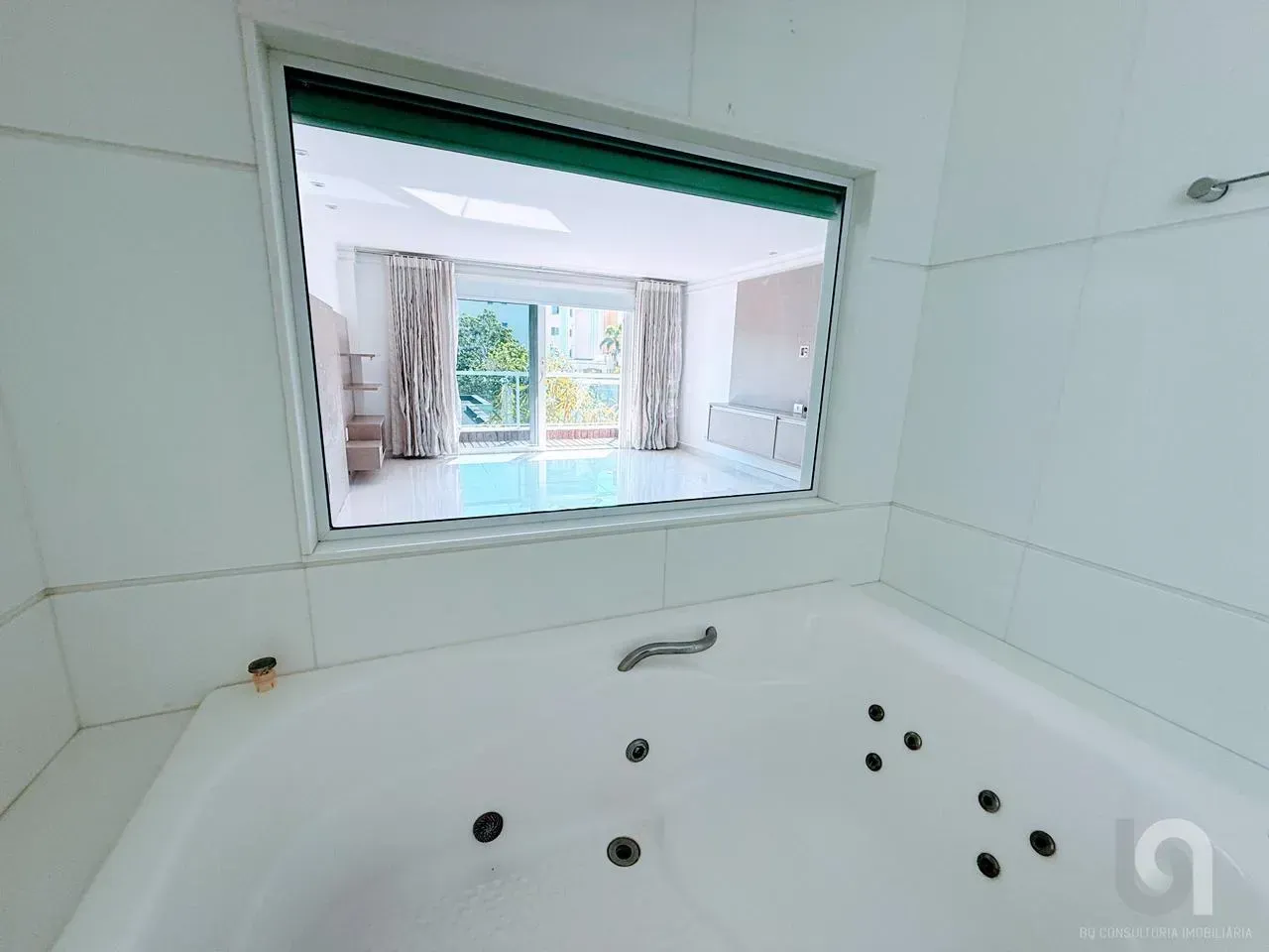House with 4 bedrooms and 5 baths, 740 m² and 3 parking — photo 17