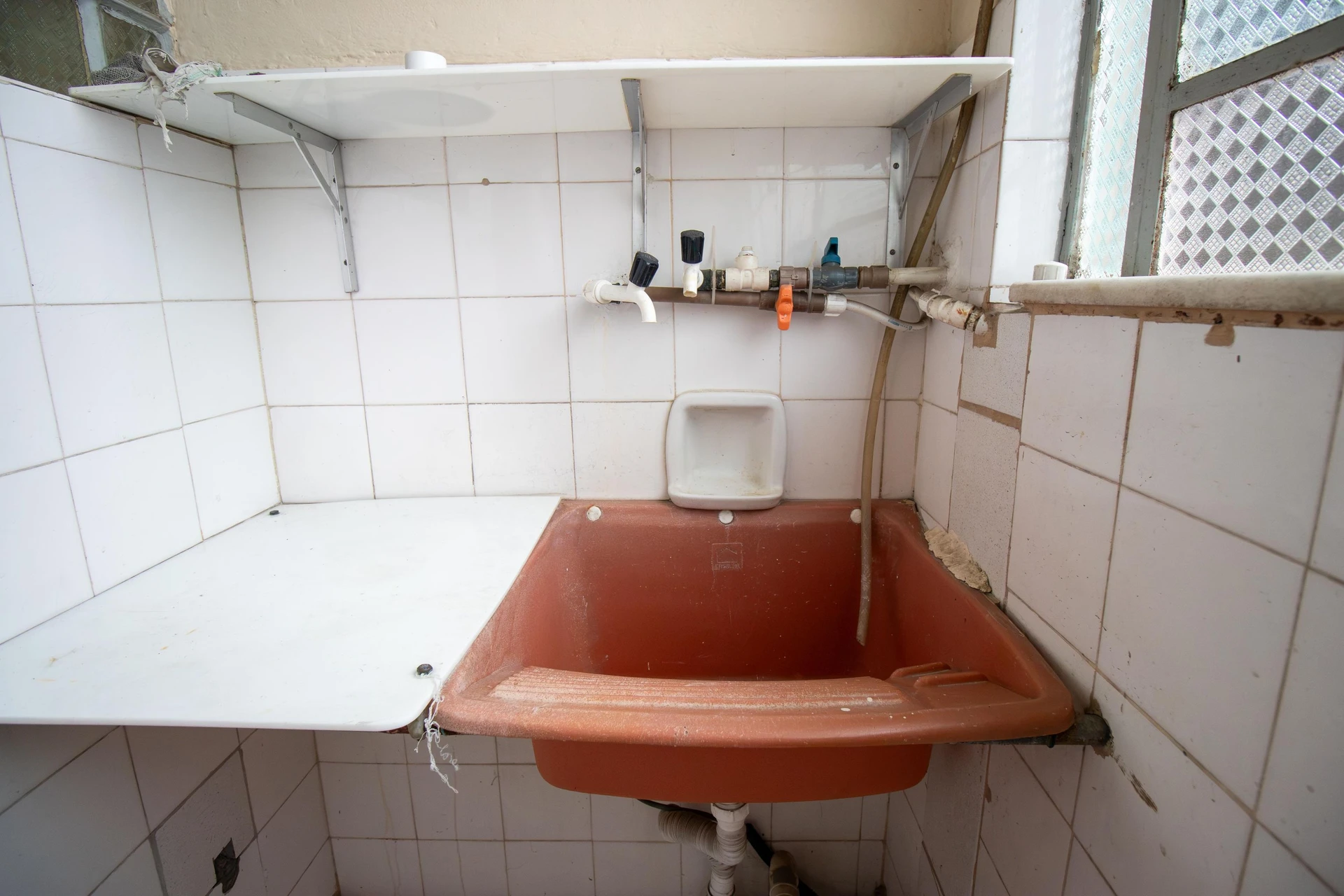 2-bedroom apartment with 1 bathroom and no parking — photo 2
