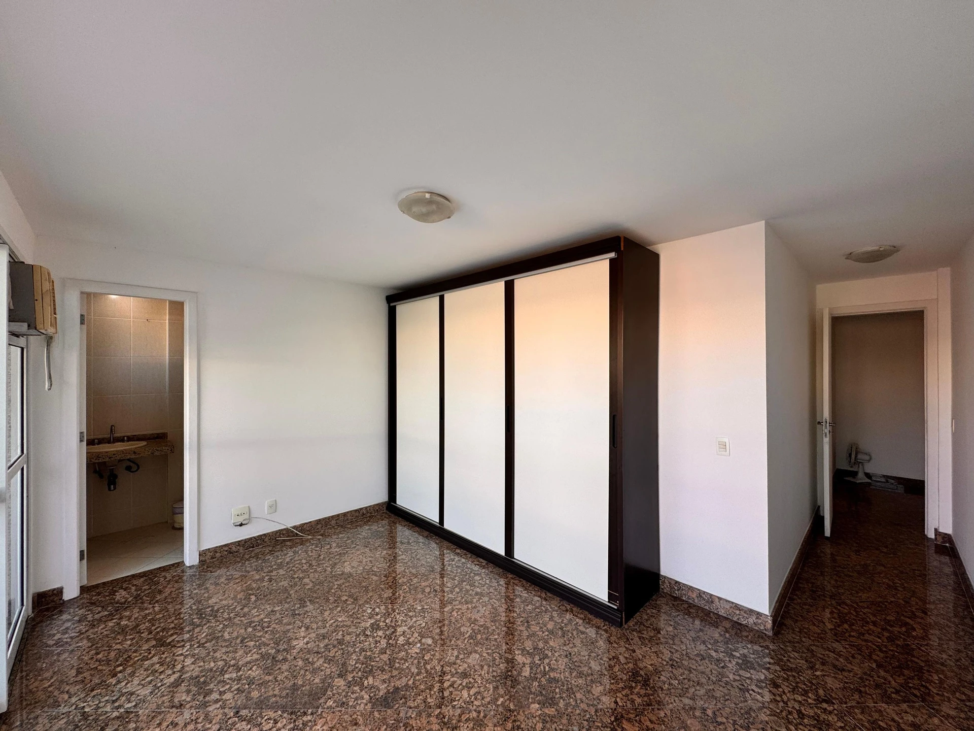 Apartamento, 233 m², com janelas do piso ao teto — photo 27