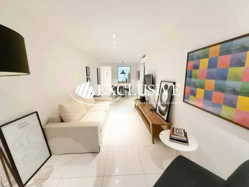 Furnished apartment, 96 m², with floor-to-ceiling windows