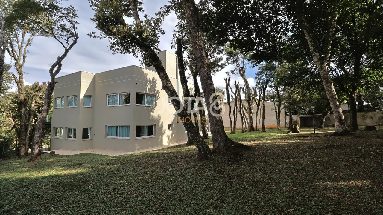 House with 5 bedrooms and a balcony in 370 m² — photo 5