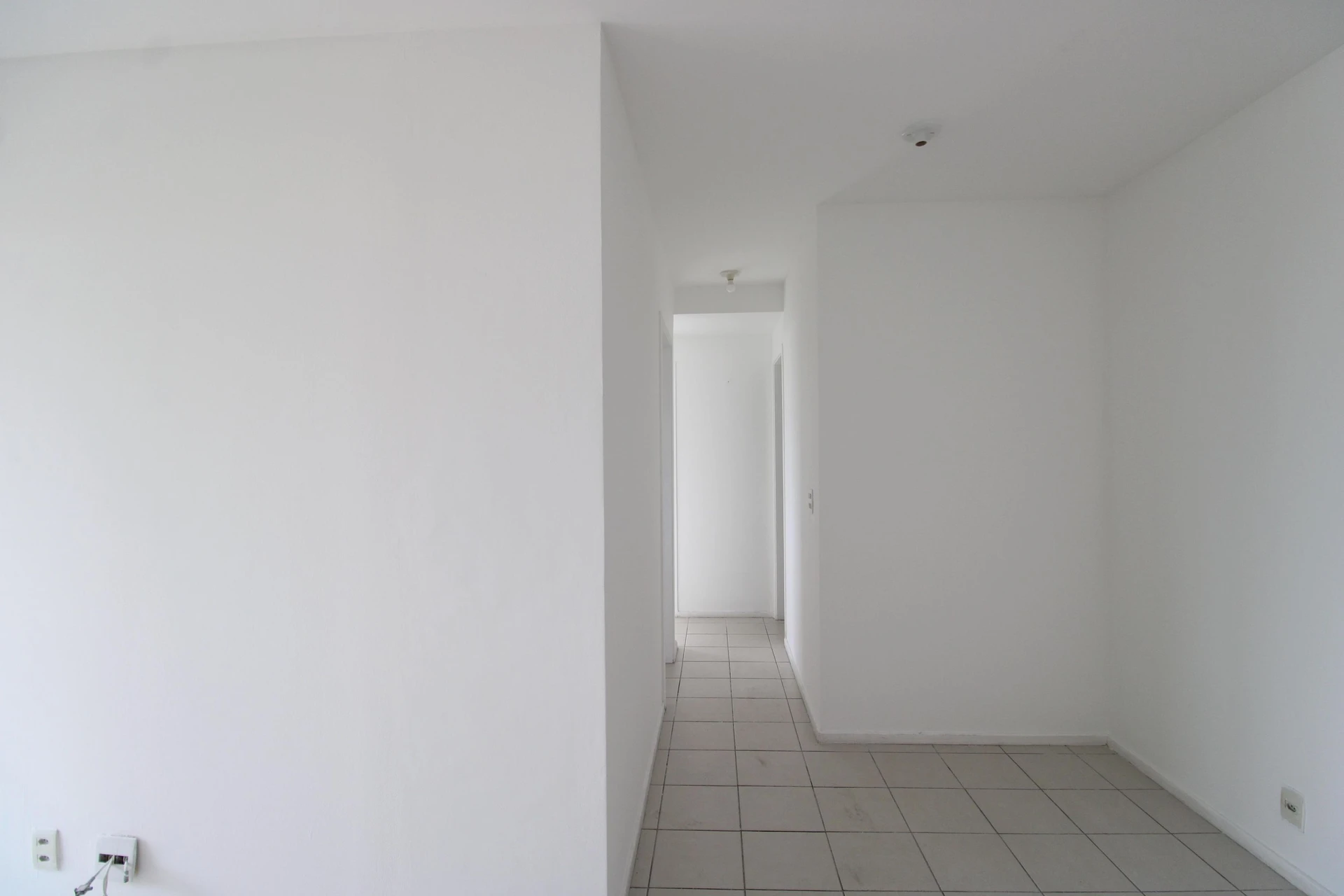 Balcony with a grill in a 3-bedroom apartment, 74 m² — photo 27