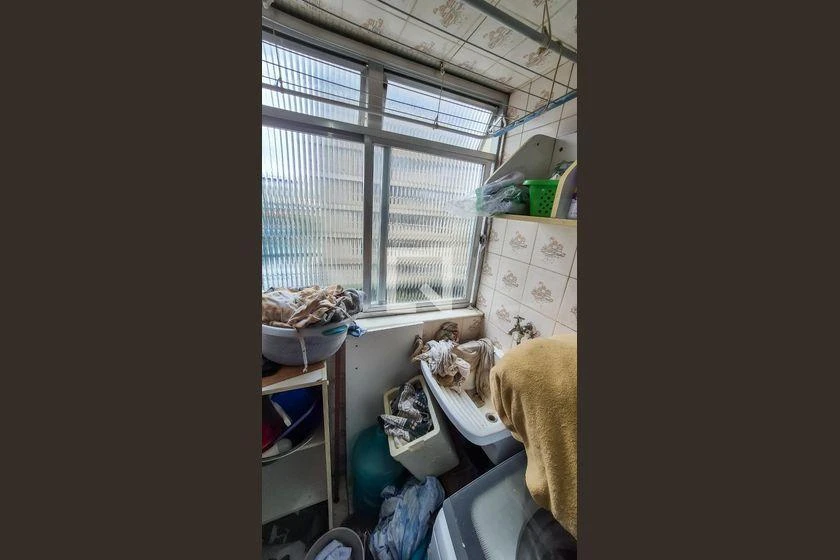 One-bedroom apartment with a washing machine — photo 24