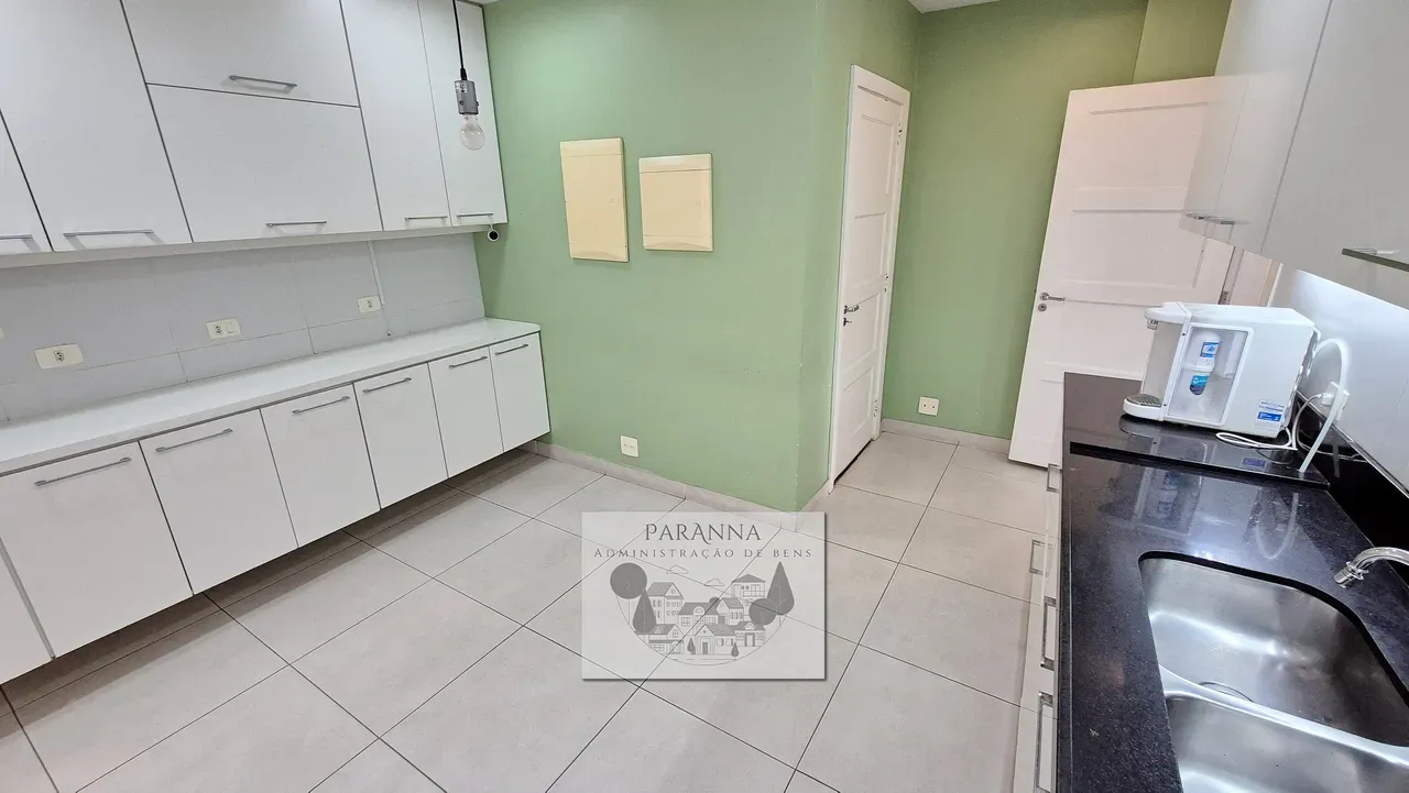 4-bedroom, 4-bath apartment with balcony and laundry area — photo 26