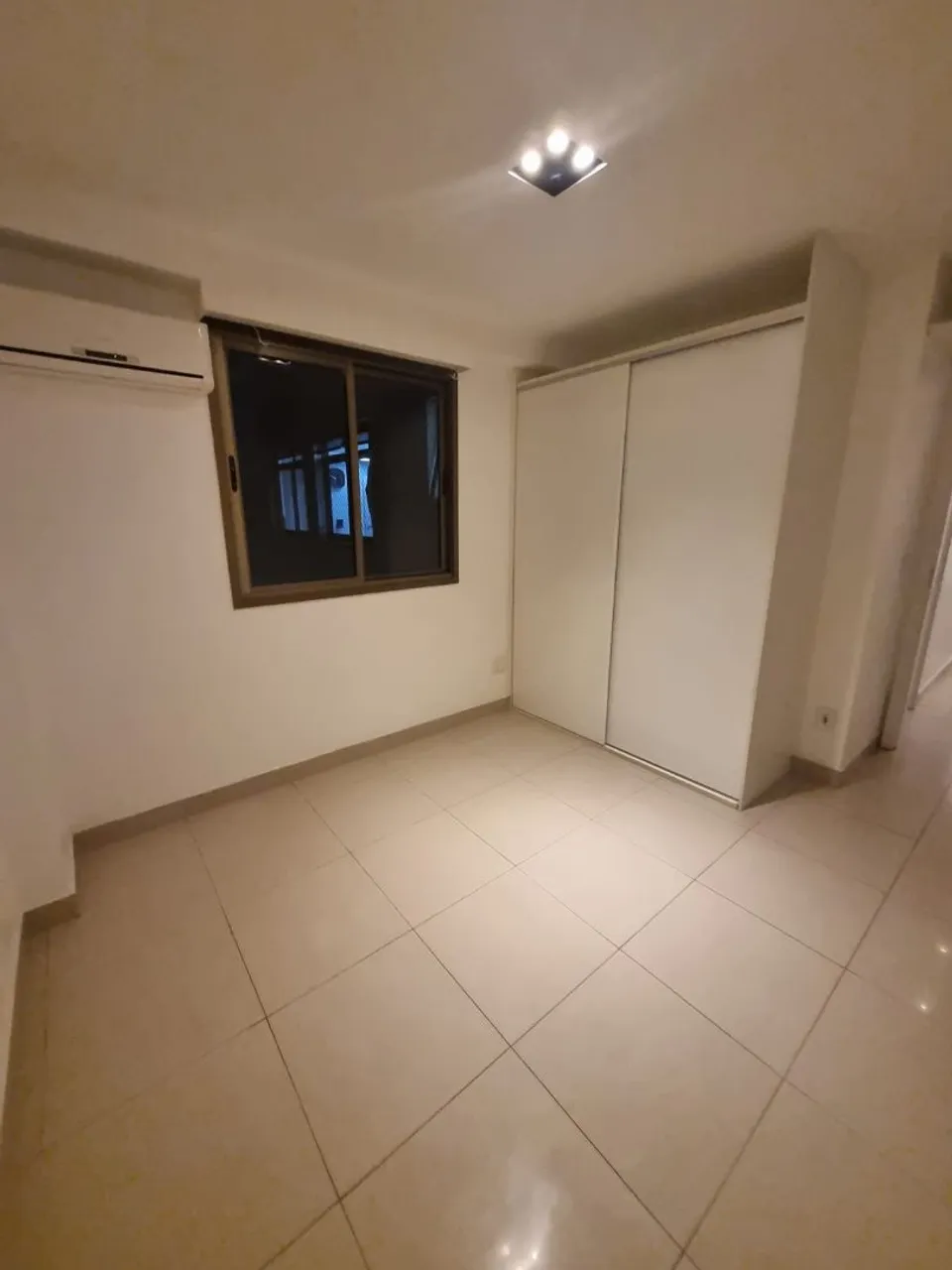 Unfurnished 3-bedroom apartment with gas kitchen — photo 12