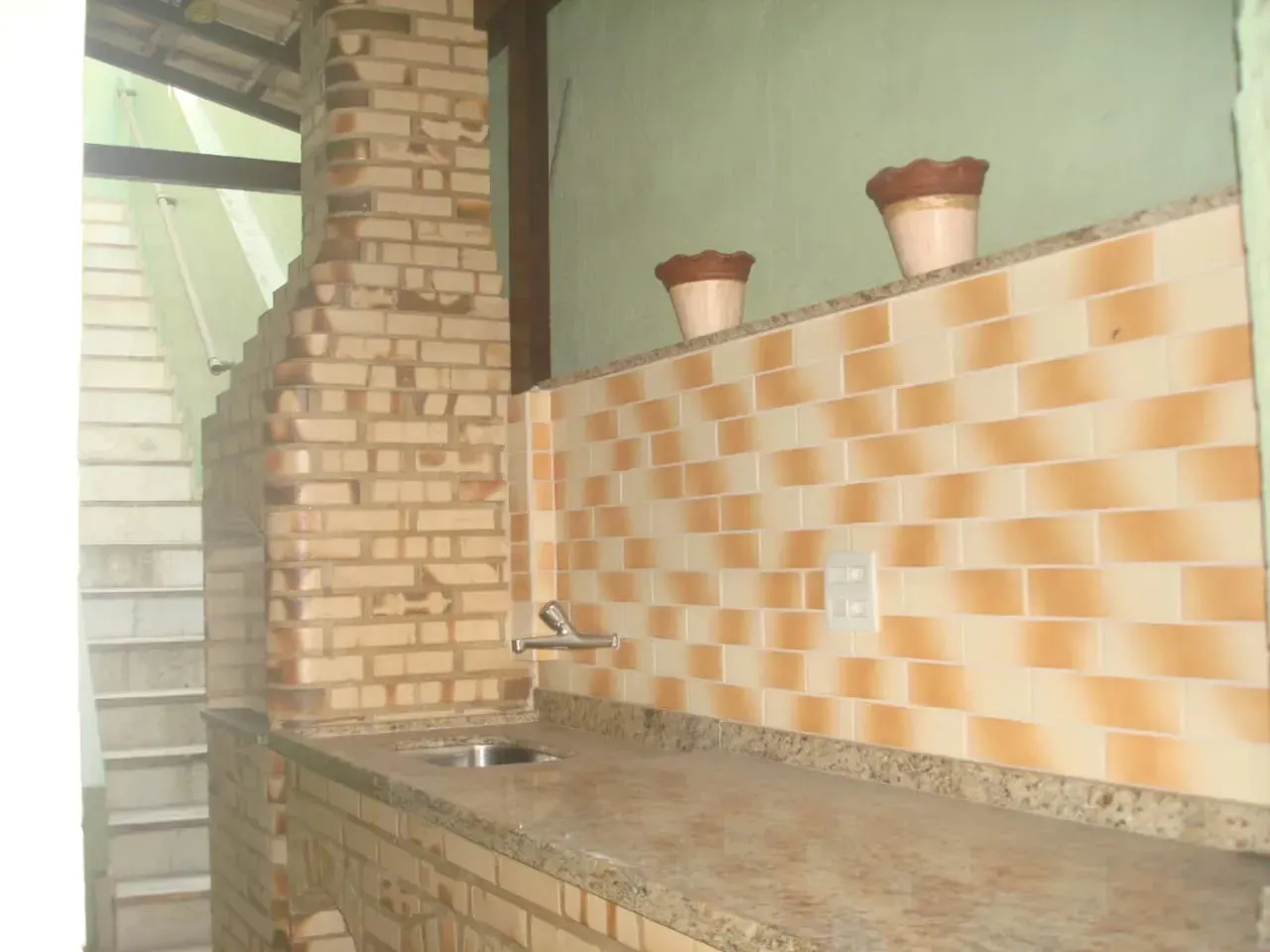 Bathtub in a 5-bedroom house, 240 m² — photo 53