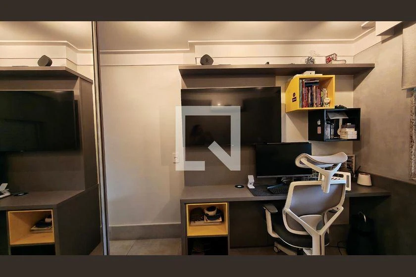 Furnished apartment, 160 m², with a glass-enclosed balcony — photo 47