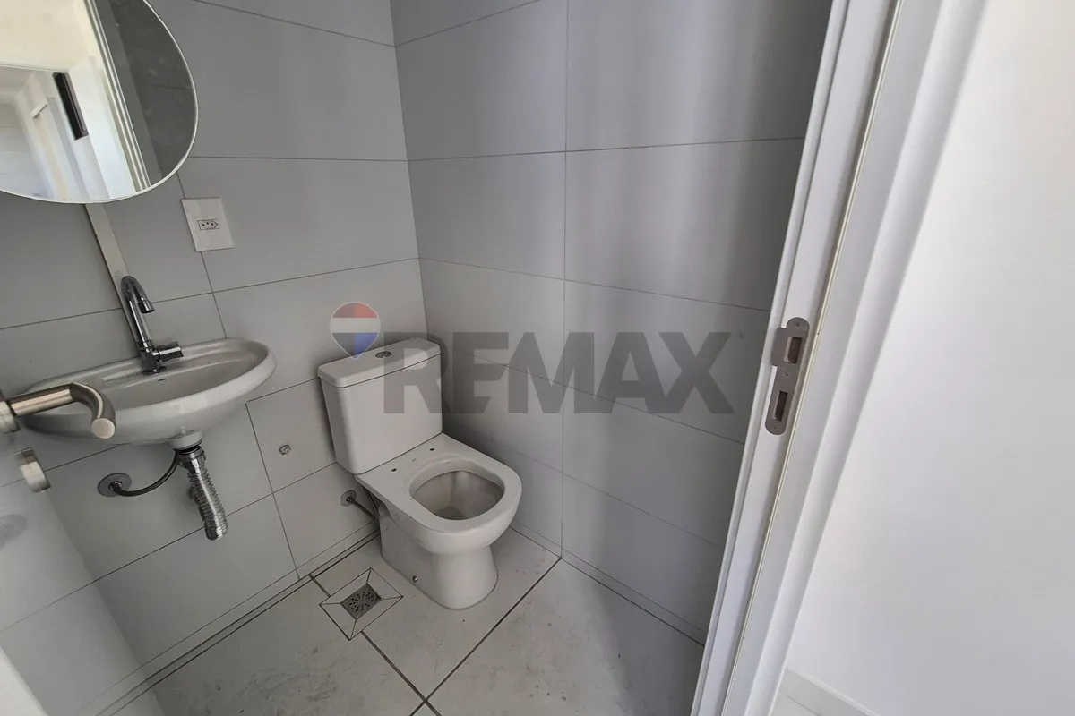 3-bedroom apartment in a building with a gym — photo 35