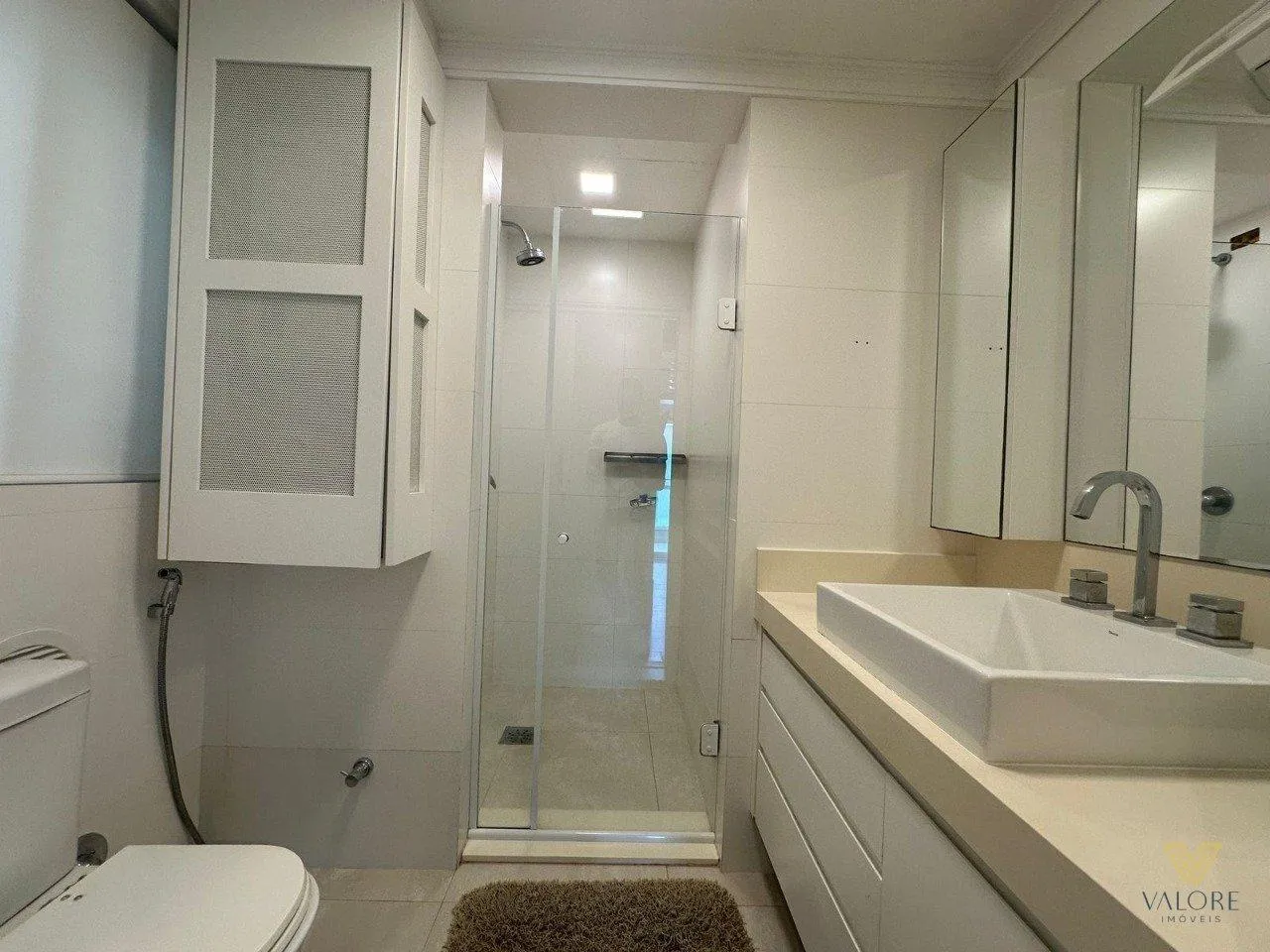 Walk-in closet in a 3-bedroom apartment, 227 m² — photo 17