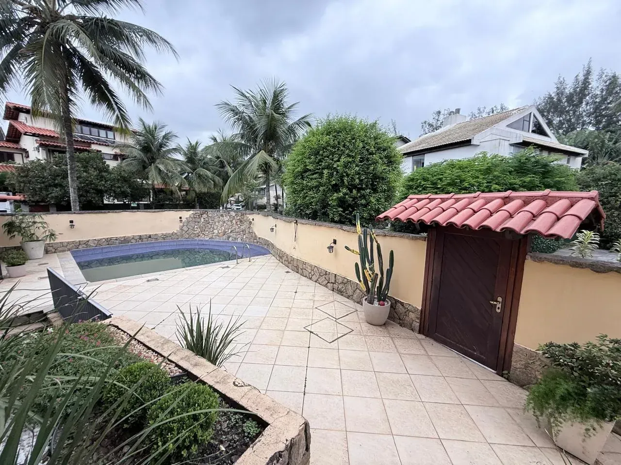 House, 600 m², with a grill on the balcony — photo 5