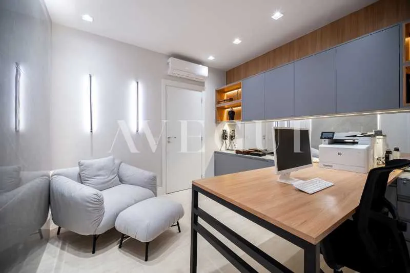 Apartment on the 6th floor with a glass-enclosed balcony — photo 13