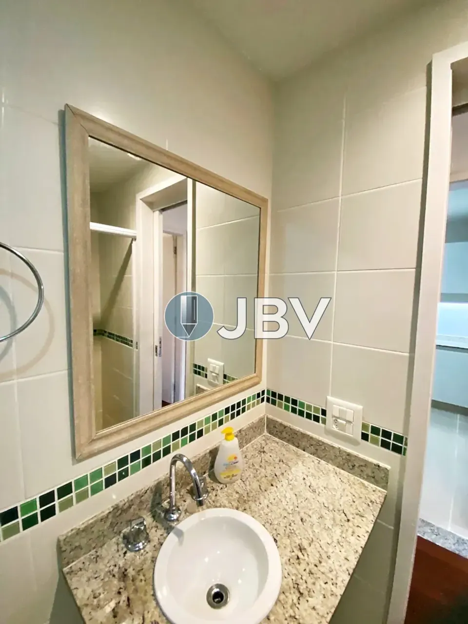 2-bedroom apartment with 1 bath and 1 parking spot — photo 12