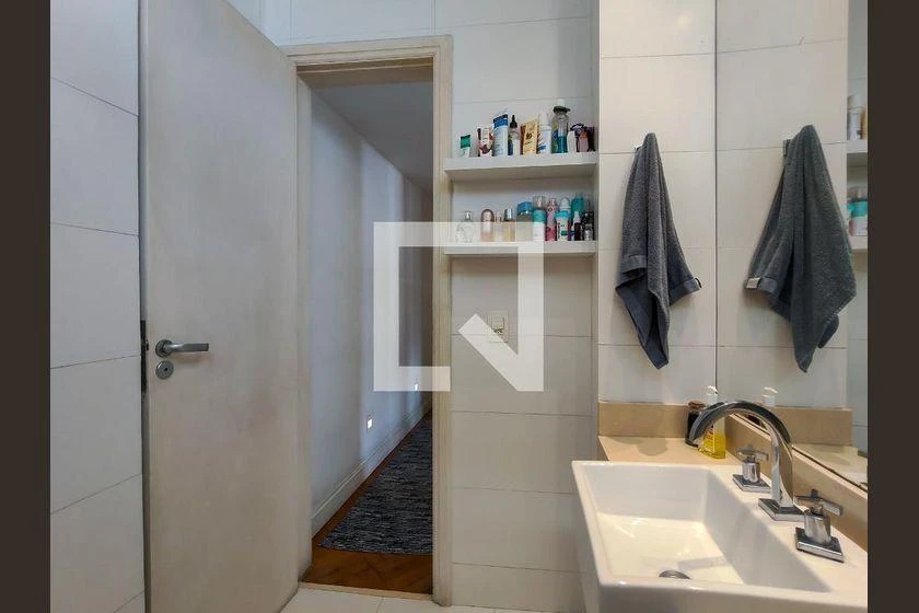 Квартира 69 м² із заскленим балконом та видом на гори — photo 42